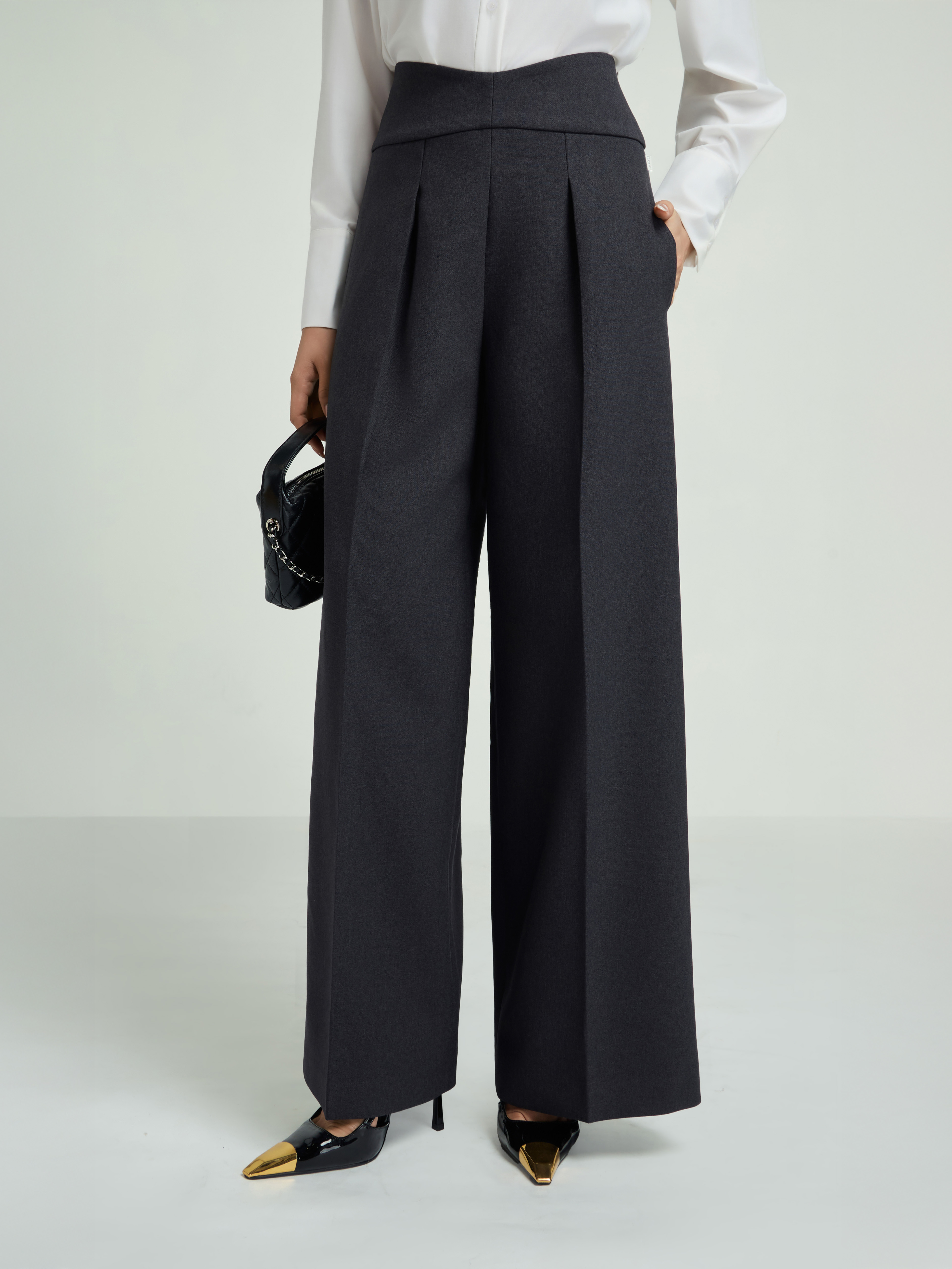 Quần suông xếp ly súp giữa cạp sẻ V